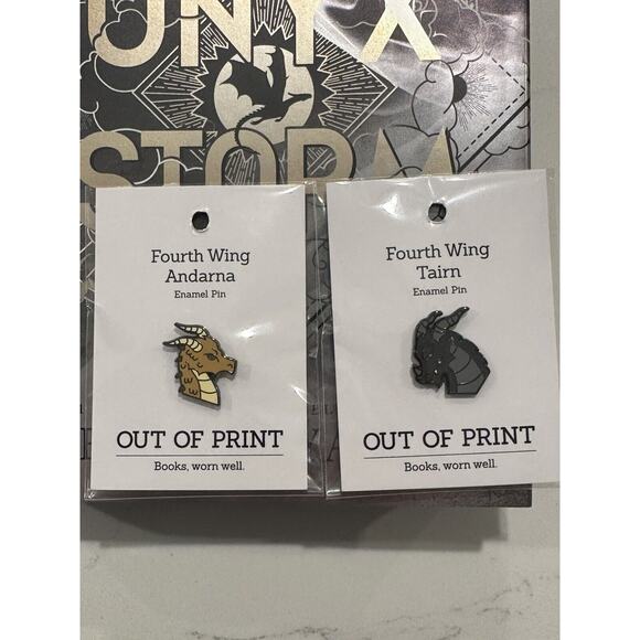 Onyx Storm Rebecca Yarros Target Exclusive Limited Edition Hardcover New W/PINS - Picture 2 of 11